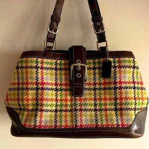 FABULOUS!! Textured wool & leather Coach Tote🎉🎊